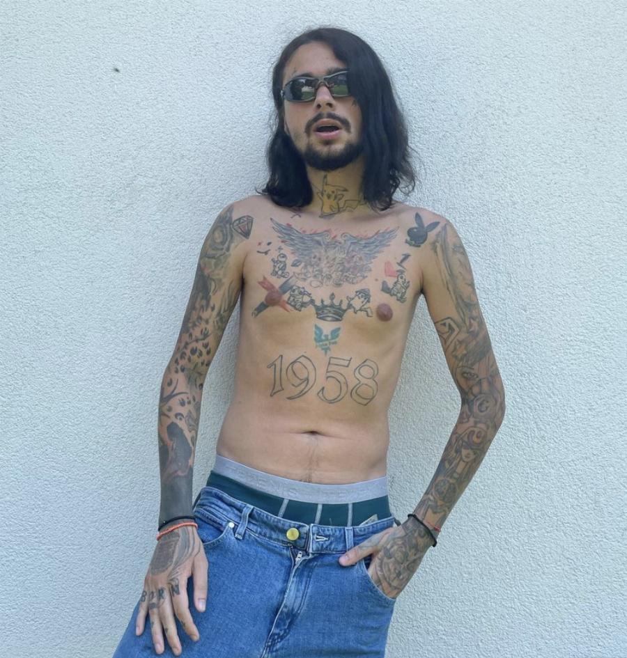 Sin Boy: Η επανεμφάνιση, η νέα του εικόνα και η ατάκα για τα εμβόλια που έγινε Viral