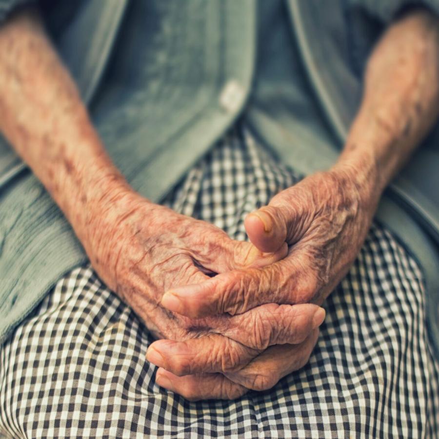 Άπορη γιαγιά πέθανε μόνη και ξεχασμένη από τα παιδιά της σε Γηροκομείο της Κρήτης!