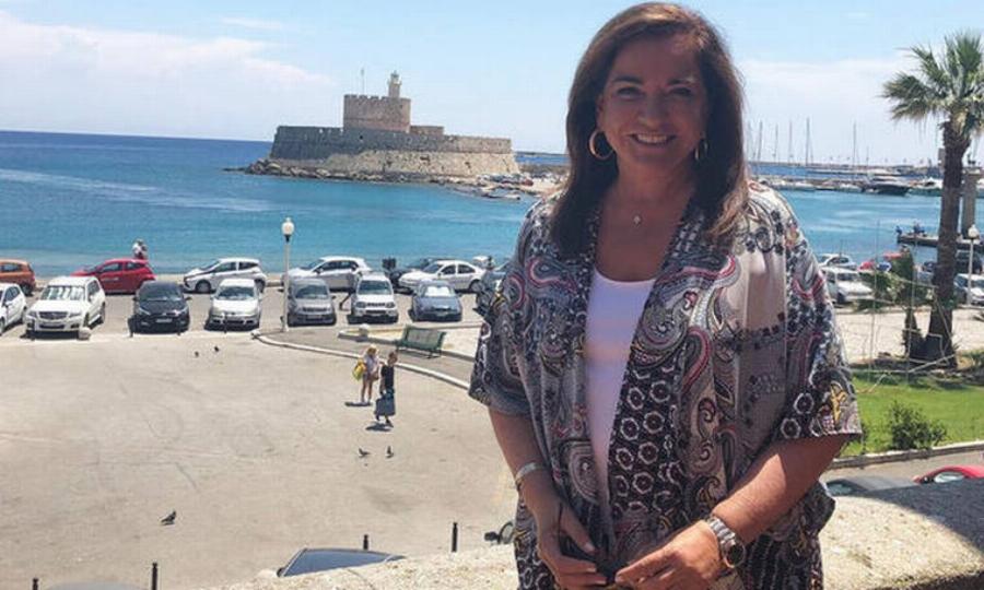 Ντόρα Μπακογιάννη: Η χαρούμενη γιαγιά και η φωτογραφία της με τα επτά εγγόνια