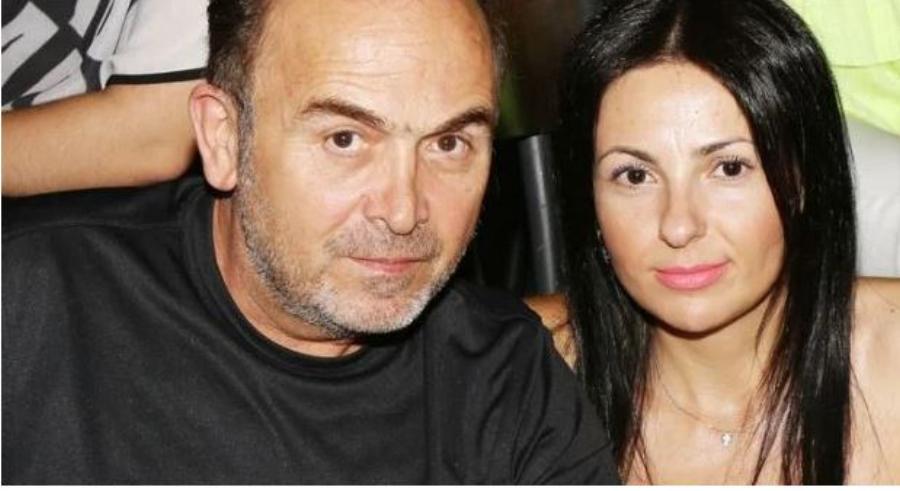 Οχτώ διάσημοι Έλληνες που ερωτεύτηκαν θαυμαστές τους και τελικά τους παντρεύτηκαν