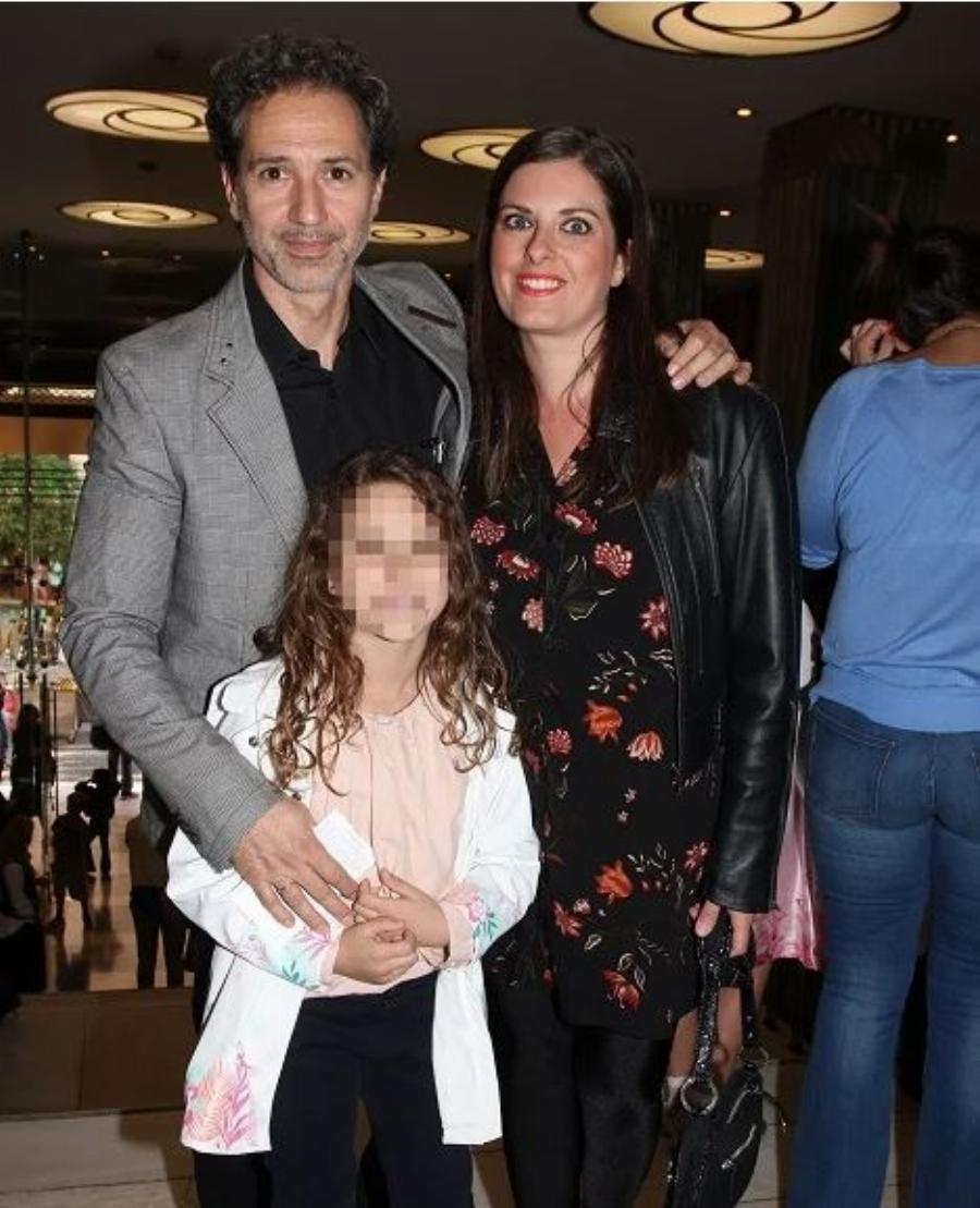 Οχτώ διάσημοι Έλληνες που ερωτεύτηκαν θαυμαστές τους και τελικά τους παντρεύτηκαν