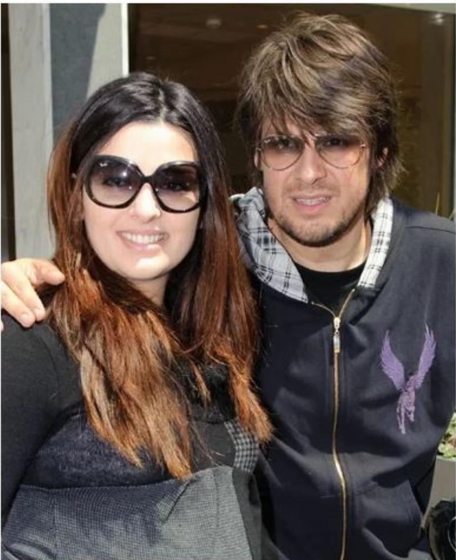 Οχτώ διάσημοι Έλληνες που ερωτεύτηκαν θαυμαστές τους και τελικά τους παντρεύτηκαν