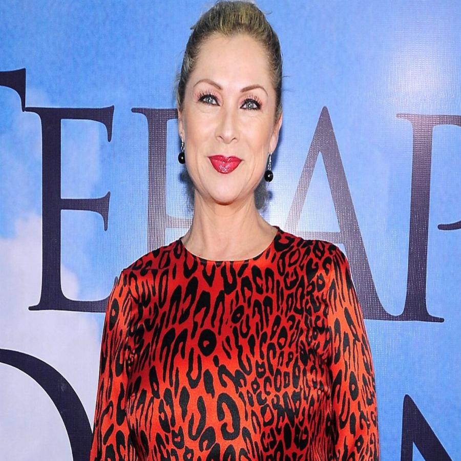 Εσμεράλντα: Η κούκλα πρωταγωνίστρια παραμένει εντυπωσιακή στα 53 της