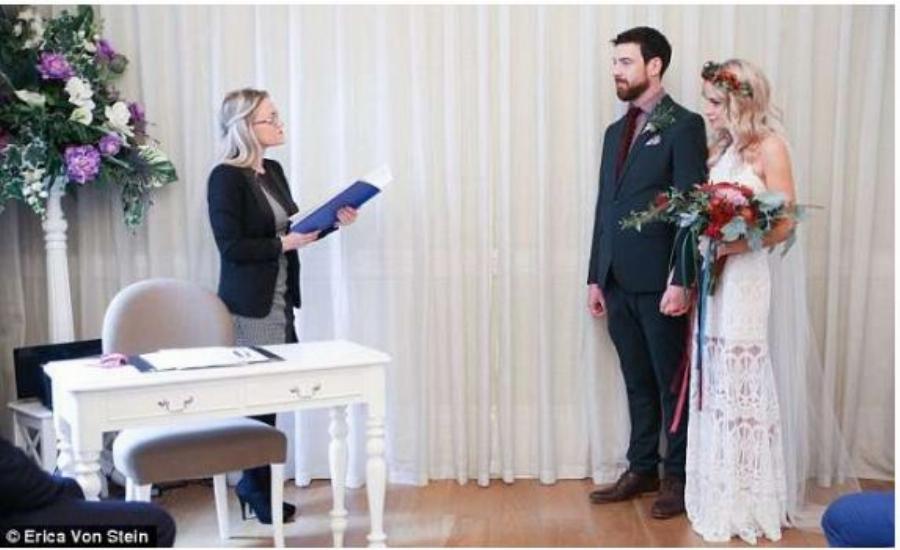 Πανέμορφη νύφη ξόδεψε μόνο 68 ευρώ για το νυφικό της 1.140 ευρώ για ολόκληρο τον γάμο των ονείρων της