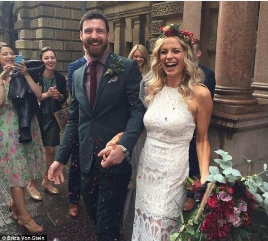 Πανέμορφη νύφη ξόδεψε μόνο 68 ευρώ για το νυφικό της 1.140 ευρώ για ολόκληρο τον γάμο των ονείρων της