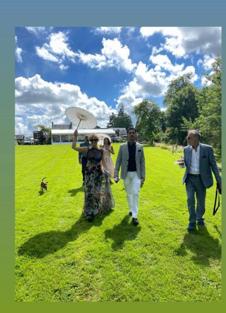 Γνωστός Έλληνας γιατρός παντρεύτηκε τον σύντροφό του στην Γαλλία και ακολούθησε γαμήλιο γλέντι με συρτάκι