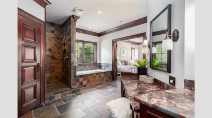 Καλύτερο και από παλάτι: Το σπίτι που αγόρασε ο Γιάννης Αντετοκούνμπο στο Μιλγουόκι