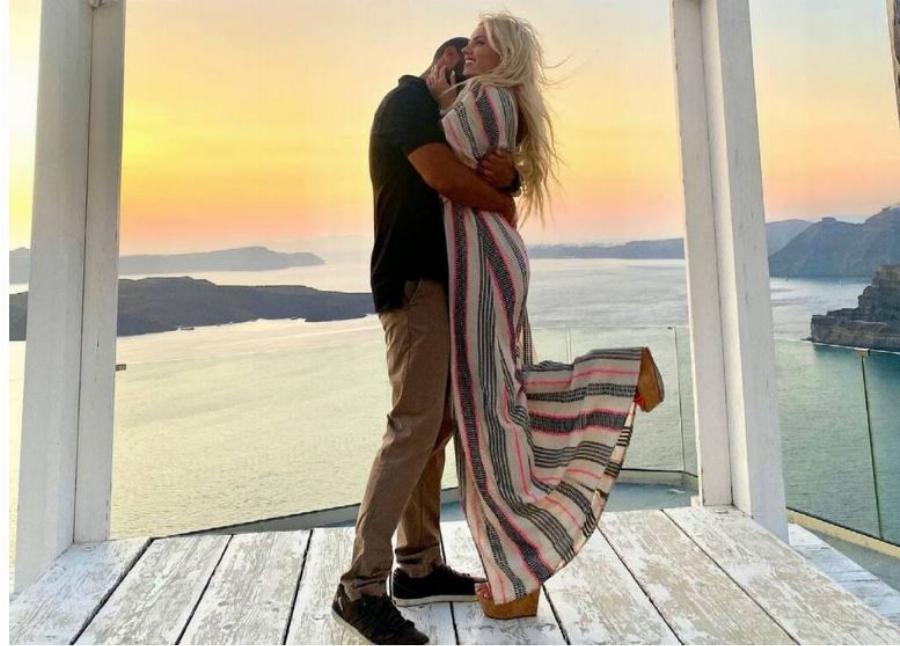 Παντρεύεται η ξανθιά καλλονή Τζούλια Νόβα: Οι δηλώσεις για τη ρομαντική πρόταση γάμου