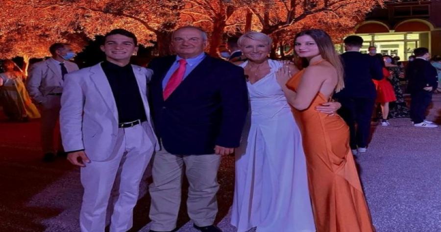 Τα παιδιά του Κώστα Καραμανλή αποφοίτησαν από την Εράσμειο: Συγκινητική οικογενειακή φωτογραφία