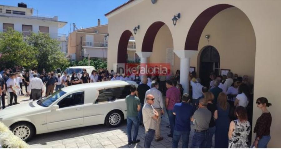 Σκηνές Αρχαίας τραγωδίας στην Κεφαλονιά: Το τελευταίο αντίο στη 16χρονη Ελευθερία