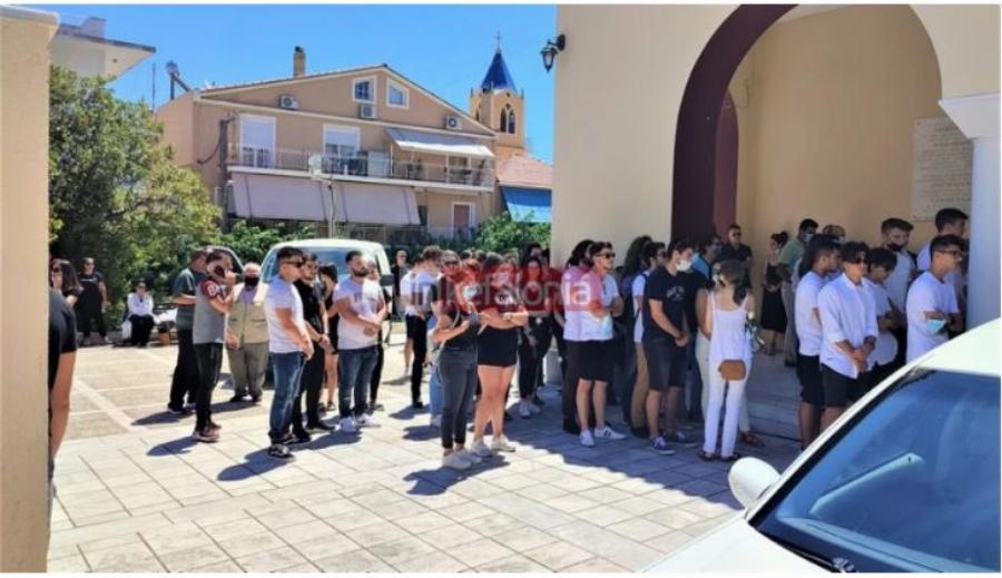 Σκηνές Αρχαίας τραγωδίας στην Κεφαλονιά: Το τελευταίο αντίο στη 16χρονη Ελευθερία