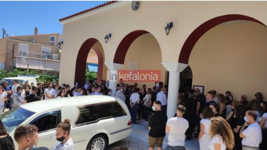 Σκηνές Αρχαίας τραγωδίας στην Κεφαλονιά: Το τελευταίο αντίο στη 16χρονη Ελευθερία