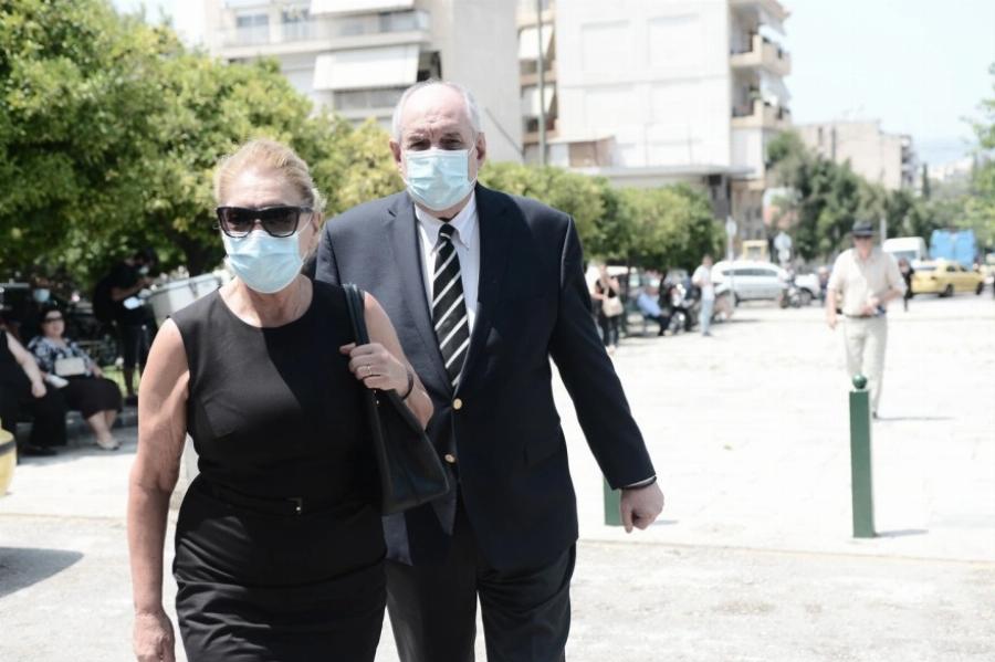 Τόλης Βοσκόπουλος κηδεία: Το τελευταίο αντίο στον «Πρίγκιπα» του ελληνικού τραγουδιού