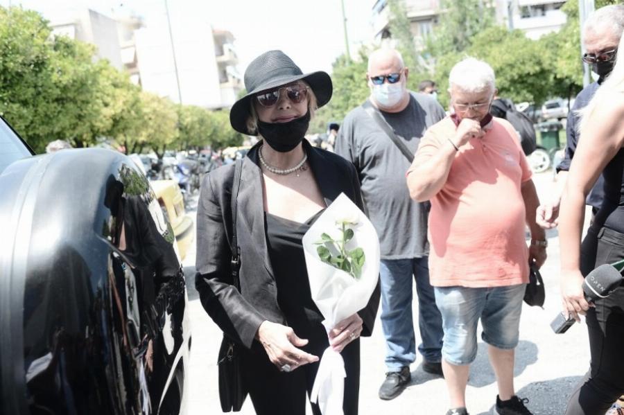 Τόλης Βοσκόπουλος κηδεία: Το τελευταίο αντίο στον «Πρίγκιπα» του ελληνικού τραγουδιού