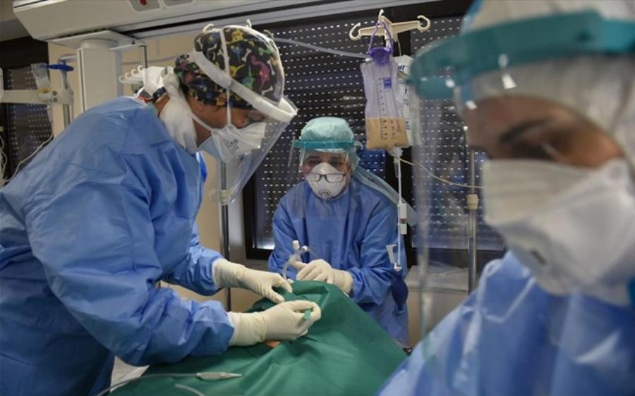 Υποχρεωτικός εμβολιασμός: Σε άδεια άνευ αποδοχών οι υγειονομικοί που θα αρνηθούν το εμβόλιο