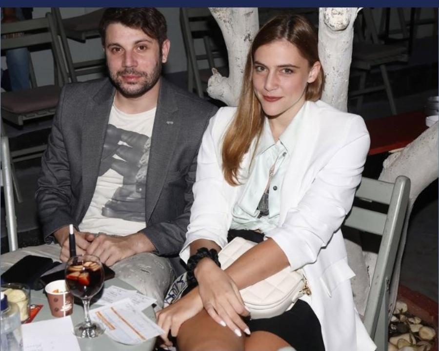 O Μανωλάκης του «Καφέ της Χαράς» ζευγάρι με παίκτρια του Survivor και οι πρώτες κοινές φωτογραφίες