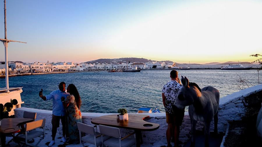 Ακολουθούν μετά τη Μύκονο: Οι 5 περιοχές που κινδυνεύουν με άμεσο lockdown