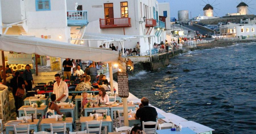 Ας μας το εξηγήσουν αυτό οι «ειδικοί»! Πώς γίνεται η πρωταθλήτρια των εμβολιασμών Μύκονος να μπαίνει σε lockdown;