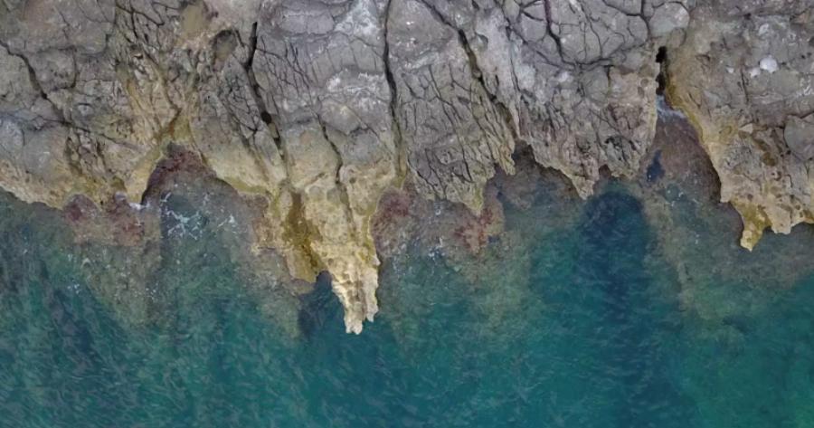 Ηράκλειο: Την κουβάλησε κολυμπώντας λιπόθυμη στην σπηλιά – Οι κρίσιμες στιγμές μετά την ανατροπή της βάρκας