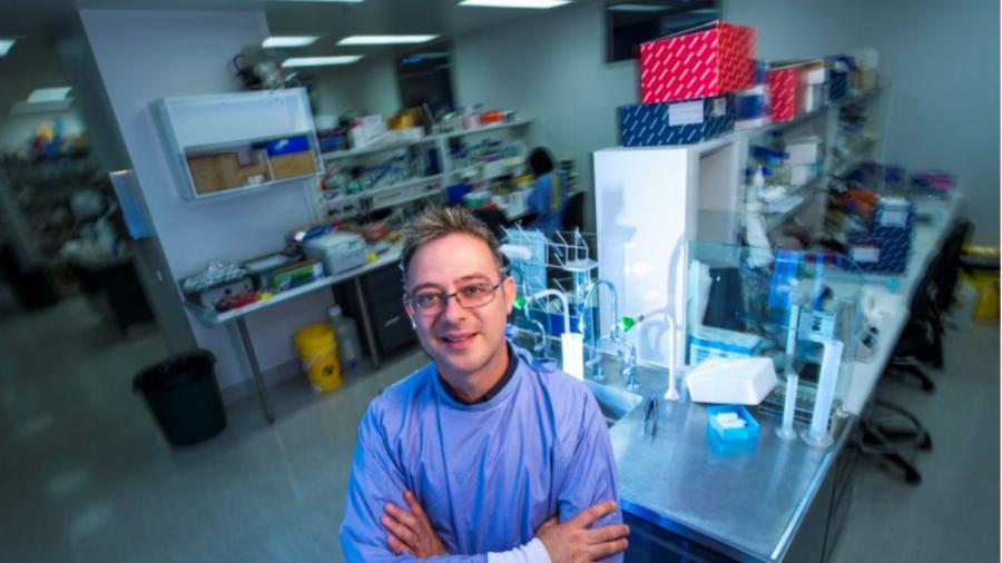 Στίβεν Πετράτος: Είμαστε κοντά στην οριστική θεραπεία της Σκλήρυνσης κατά Πλάκας