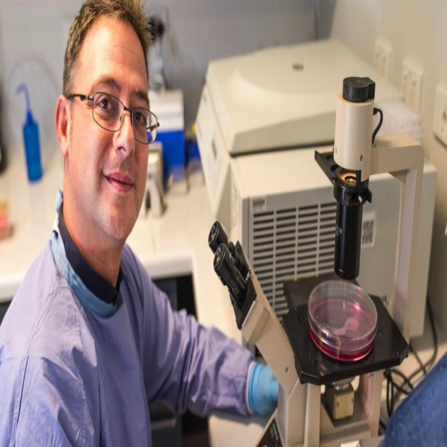 Στίβεν Πετράτος: Είμαστε κοντά στην οριστική θεραπεία της Σκλήρυνσης κατά Πλάκας