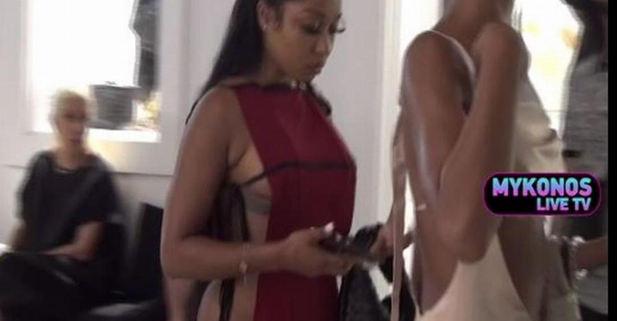 Μύκονος: Στα όρια της… λιποθυμίας – Νεαρή βγήκε στα Ματογιάννια χωρίς εσώρουχο