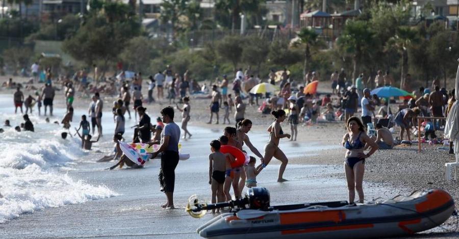 Βαθιά το χέρι στην τσέπη για τους ανεμβολίαστους: Ακριβότερο το ταξίδι με πλοίο και αεροπλάνο