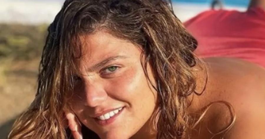 Δανάη Μπάρκα: Ποζάρει με το μαγιό της μπρούμυτα για πρώτη φορά και στέλνει το πιο σωστό μήνυμα στους κομπλεξικούς