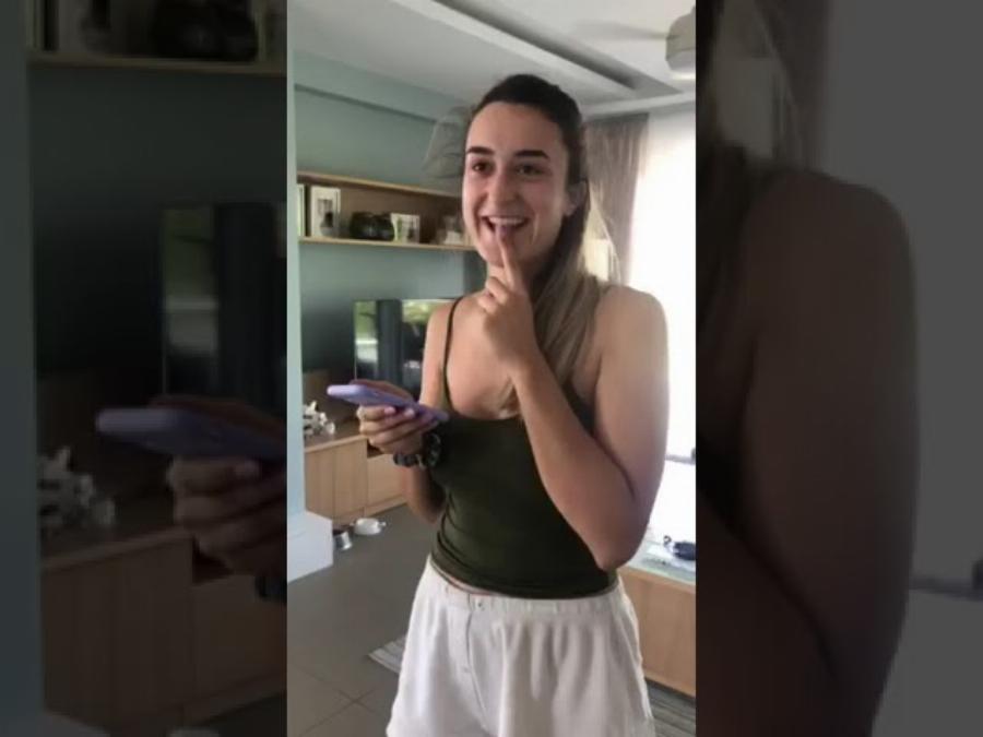 Πανελλήνιες: Η στιγμή που έρχεται το SMS της επιτυχίας – Συγκινητικό βίντεο