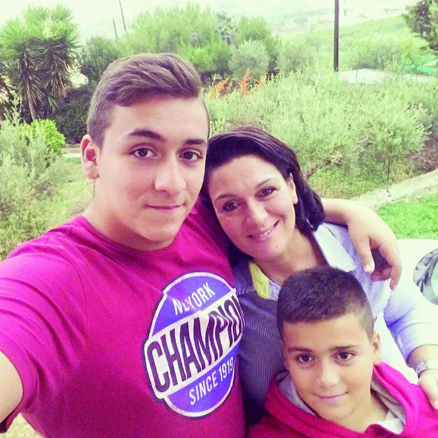 Σπυριδούλα Μωραϊτάκη: Mαχήτρια 44χρονη εργαζόμενη μητέρα πέτυχε στις Πανελλήνιες και έκανε το όνειρο πραγματικότητα