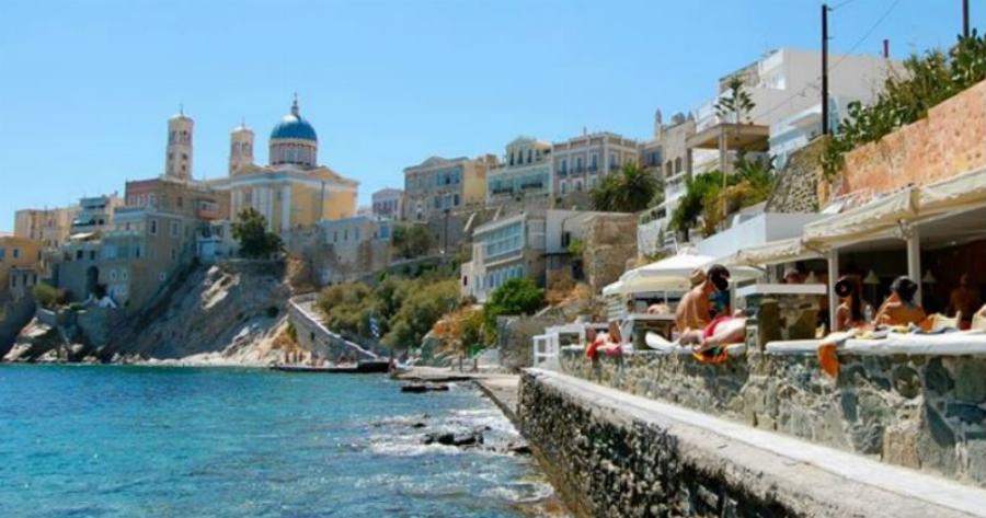 Σύρος: 10χρονο αγόρι κατέρρευσε ξαφνικά στην παραλία – Δίνει μάχη για να κρατηθεί στη ζωή