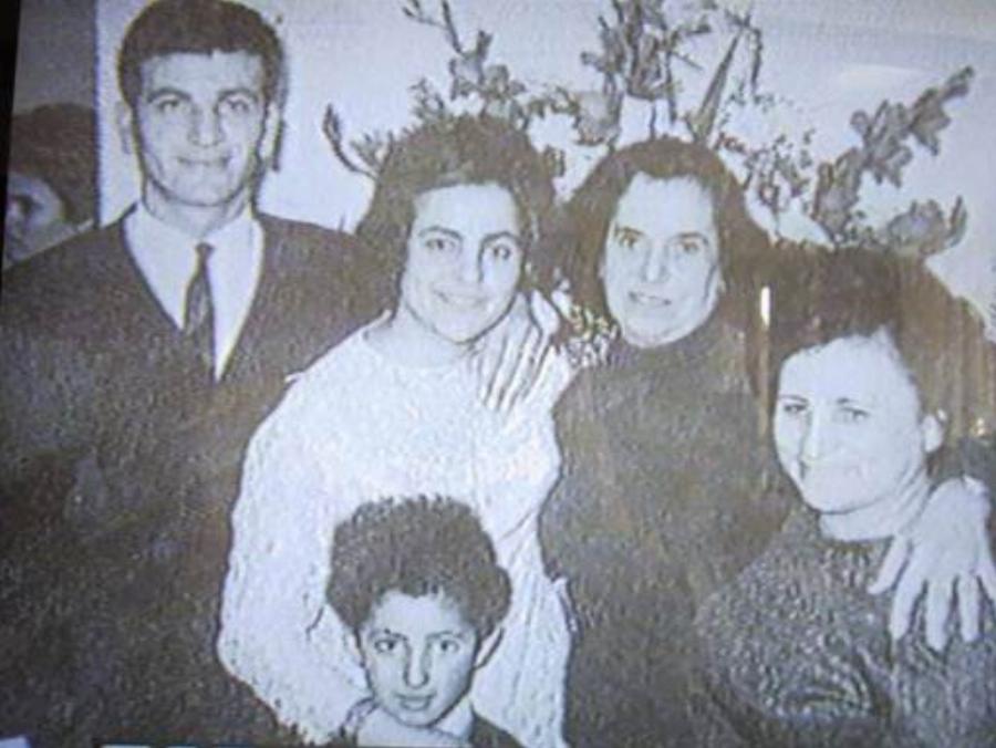 Θεόφιλος Σεχίδης: Ο δολοφόνος που τεμάχισε μάνα, πατέρα, αδελφή, γιαγιά, θείο και έψυξε τα μυαλά τους για να τα μελετήσει