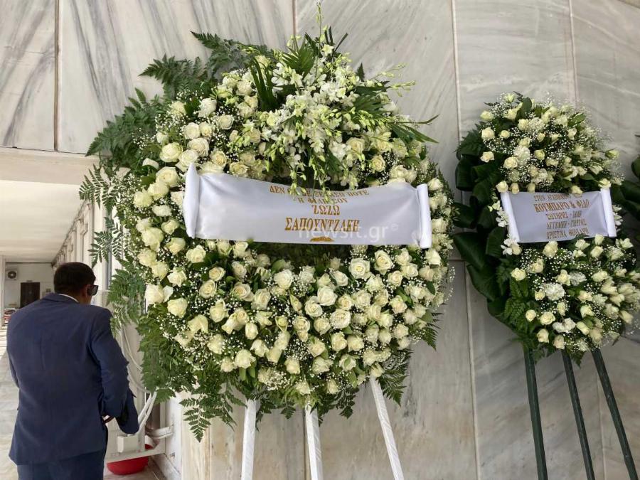 Τόλης Βοσκόπουλος κηδεία: Το τελευταίο αντίο στον «Πρίγκιπα» του ελληνικού τραγουδιού