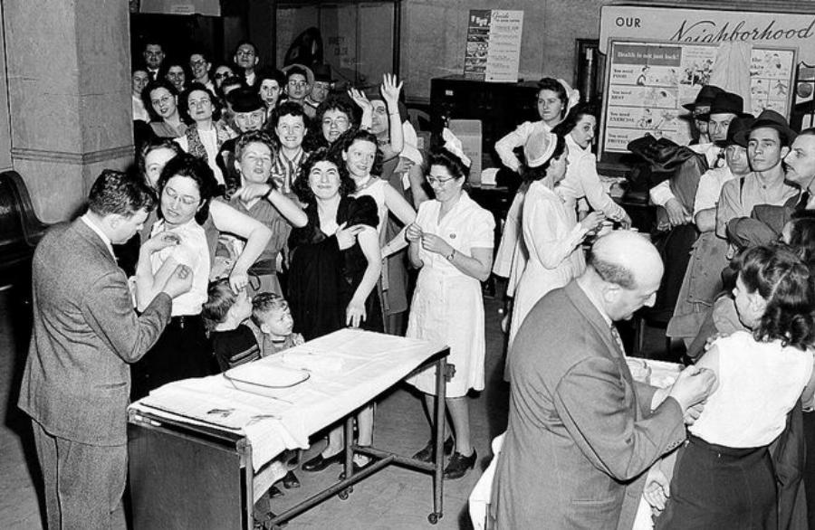 Η φωτογραφία που πρέπει να δουν όλοι οι αντιεμβολιαστές – Η ήττα μιας πανδημίας