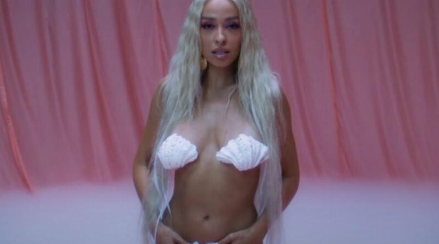 Ελένη Φουρέιρα: Mια σύγχρονη Αφροδίτη με ρούχα Gautier και κατάξανθα μαλλιά