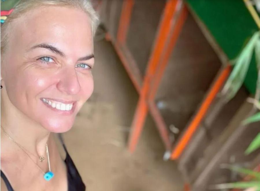 Χριστινά Κοντοβά: Δεν χορταίνει να κάνει αγκαλιές στο κοριτσάκι που θα υιοθετήσει