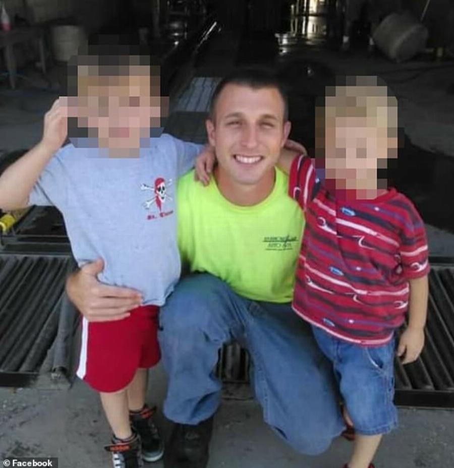 12χρονο αγόρι σκότωσε ένοπλο διαρρήκτη που απείλησε τη μητέρα του