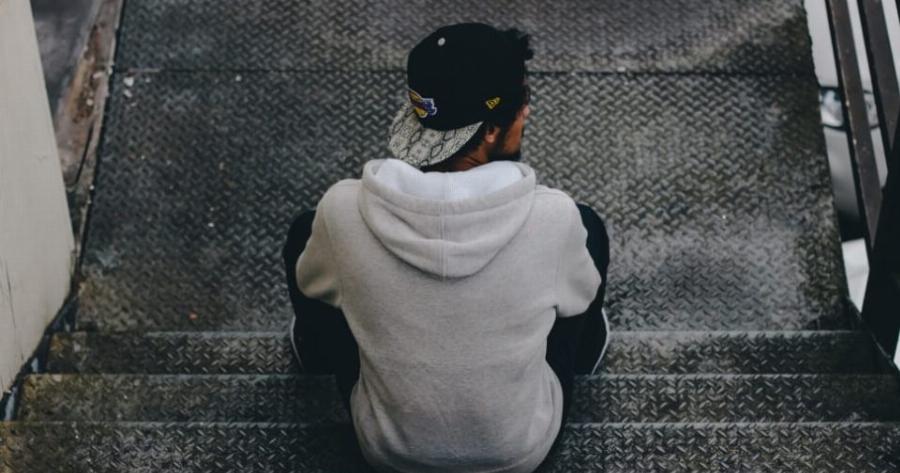 Αγάπη του γονιού: Παιδί μου, το σπίτι μας έχει πόρτα που δεν κλείνει, ούτε στα λάθη σου, ούτε στα ζόρια σου, ούτε στο χρόνο που περνά