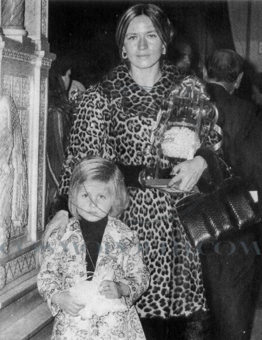 Δώδεκα φωτογραφίες αγαπημένων Ελλήνων ηθοποιών μαζί με τα παιδία τους – Ένα σπάνιο αφιέρωμα