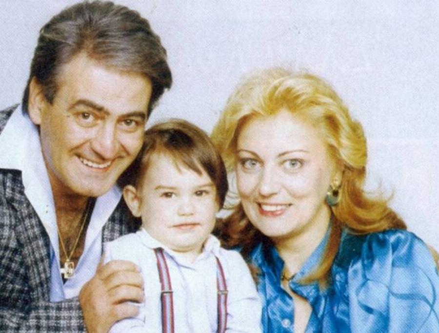 Δώδεκα φωτογραφίες αγαπημένων Ελλήνων ηθοποιών μαζί με τα παιδία τους – Ένα σπάνιο αφιέρωμα