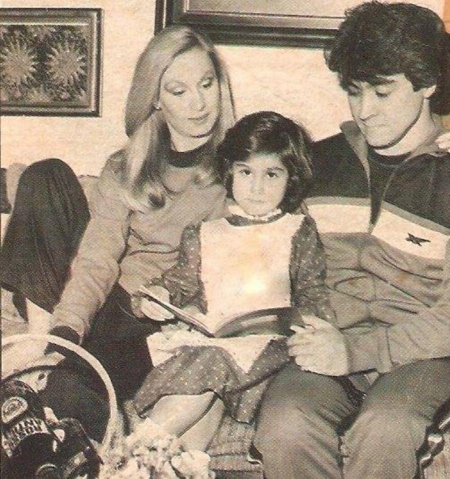 Δώδεκα φωτογραφίες αγαπημένων Ελλήνων ηθοποιών μαζί με τα παιδία τους – Ένα σπάνιο αφιέρωμα