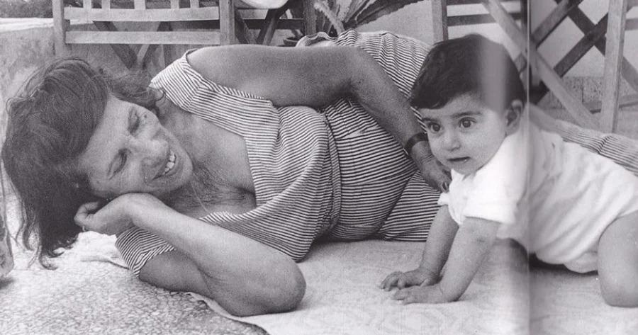 Δώδεκα φωτογραφίες αγαπημένων Ελλήνων ηθοποιών μαζί με τα παιδία τους – Ένα σπάνιο αφιέρωμα