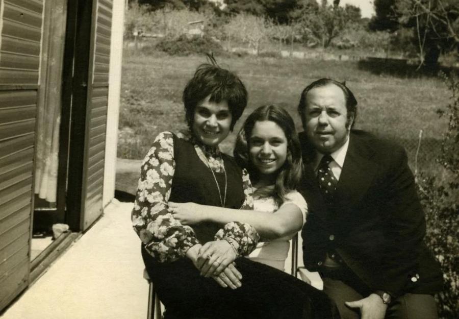 Δώδεκα φωτογραφίες αγαπημένων Ελλήνων ηθοποιών μαζί με τα παιδία τους – Ένα σπάνιο αφιέρωμα