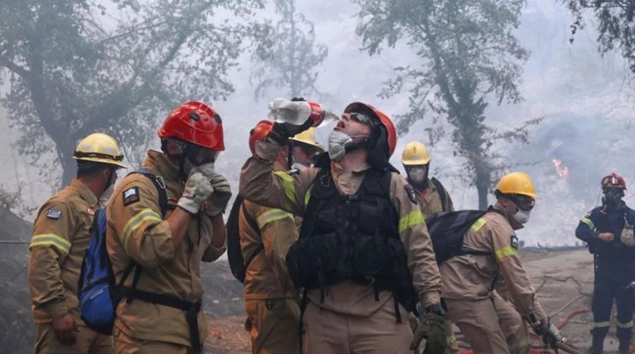 Φωτιές: Στη ΜΕΘ διασωληνωμένοι δύο εθελοντές πυροσβέστες