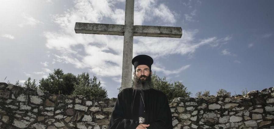 Ο άνθρωπος του Θεού: «Όταν τελειώνει η ταινία, δεν ξέρεις αν πρέπει να χειροκροτήσεις ή να κάνεις τον σταυρό σου…»