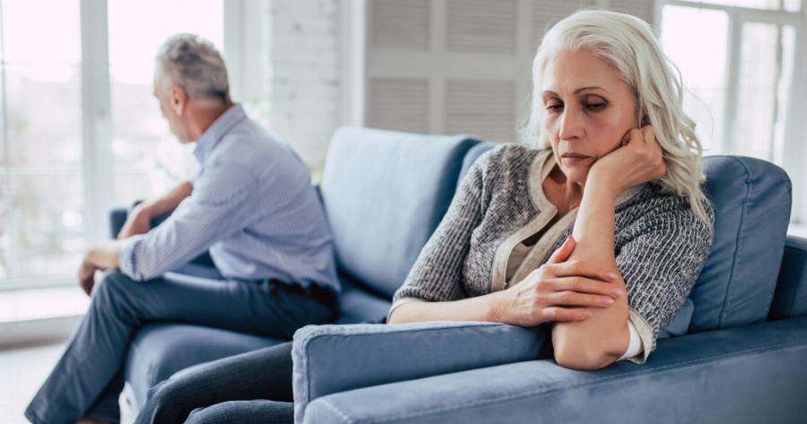 Είμαι 40 χρονών και ο σύζυγος 66. Με κούρασαν τα προβλήματα υγείας του και στο μεταξύ γνώρισα άλλον. Τι να κάνω;