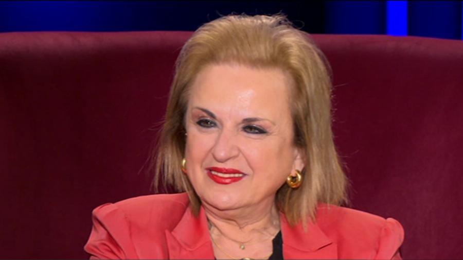 Ματίνα Παγώνη: «Ο άντρας μου είναι γιατρός, χρόνο για παιδιά δεν είχαμε. Φοράω μίνι και βάφομαι από 17 ετών»