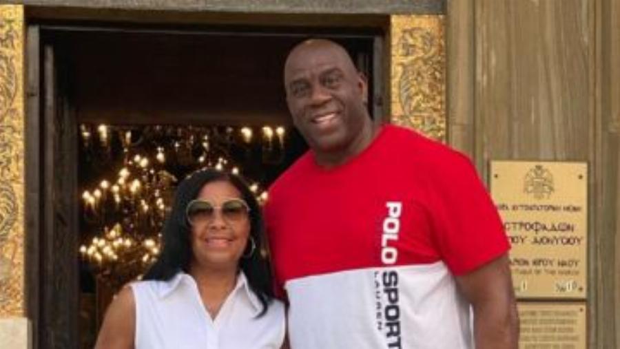 Ο θρύλος του NBA Μάτζικ Τζόνσον επισκέφτηκε και προσκύνησε τον Άγιο Διονύσιο στη Ζάκυνθο