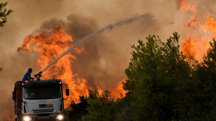 Το μεγαλύτερο ξέσπασμα με φωνές και βρισιές εναντίον της κυβέρνησης που είδαμε μέχρι σήμερα σε live μετάδοση