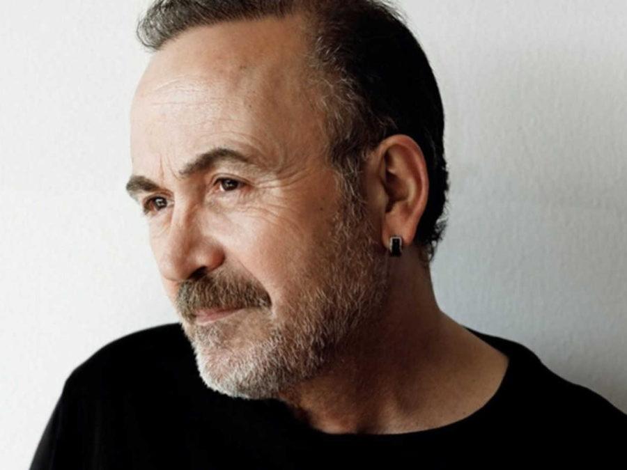 Σταμάτης Γονίδης: «Γιατί κα ΠτΔ έχετε αφαιρέσει την Ελληνική Σημαία;»